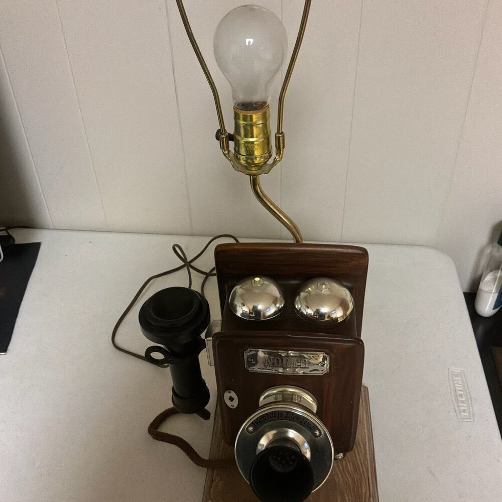Jim Beam Whiskey Decanter Bottle 1249 Telephone Lamp Tested and Works - Picture 2 of 9